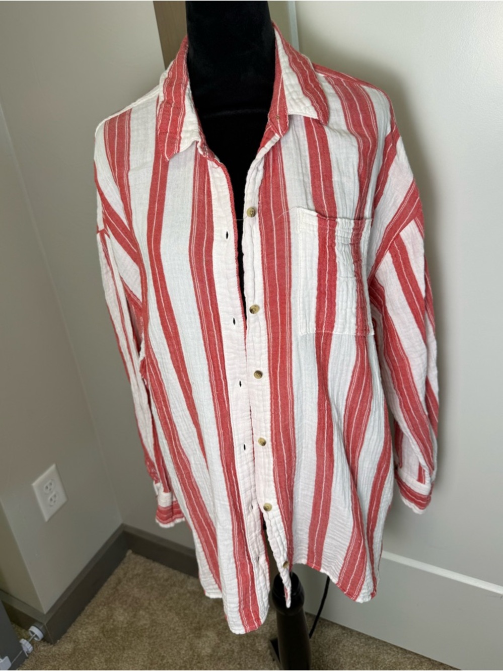 Old Navy 100% Cotton Gauzy Boyfriend Button Up Blouse Coverup Red White‎ Stripe